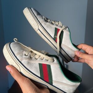 Vintage Gucci Beige Sneakers with Red and Green Stripes